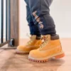 Timberland® Premium 6-Inch Waterproof Boot dla małych dzieci Timberland® Premium 6-Inch Waterproof Boot dla małych dzieci